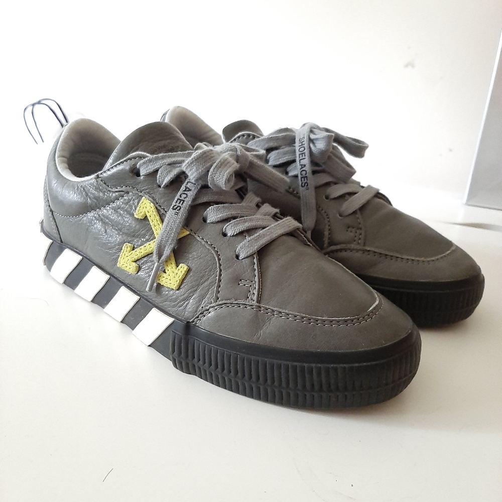 OFF WHITE Leather Vulcanized Lo-Top Sneakers